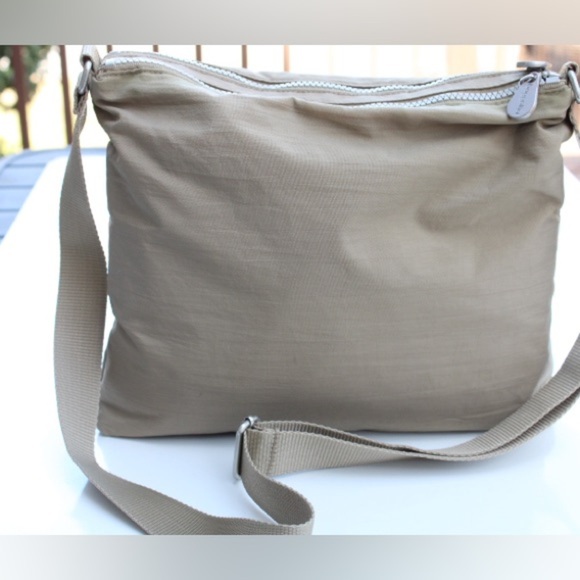 Baggallini cross body bag - Picture 2 of 12